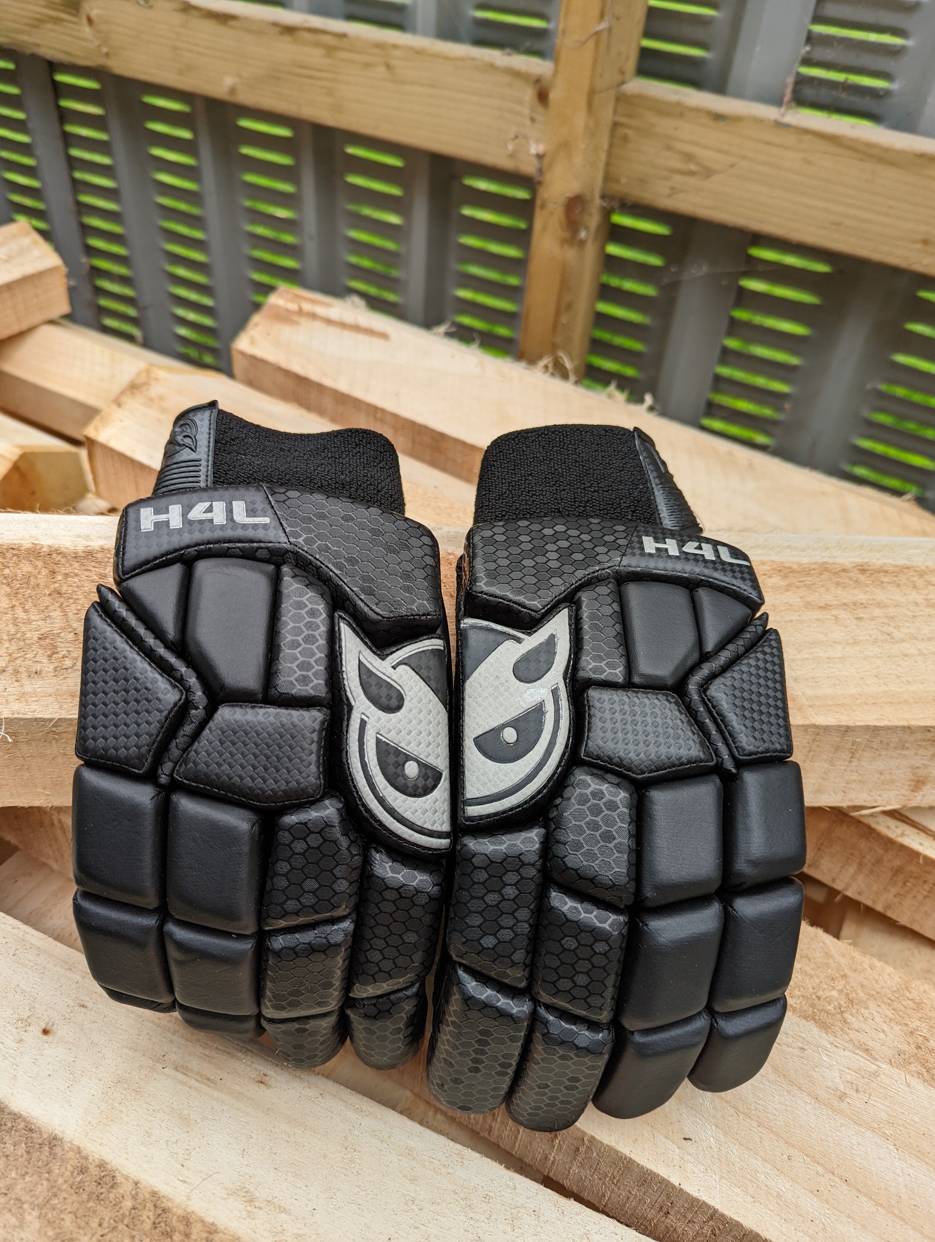 Black batting gloves online